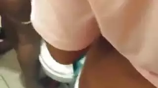 فضيحة شرموطة المعادى زوج اختى المتناك هاج عليا و انا لابسه جلبية قطن دخل ورايا الحمام و فضل يزنق فيا و فشخنى سكس مصرى