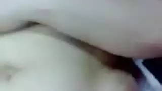 سماح الهايجه بتفرجنا على بزازها الجامده وكسها المتناك وهيا بتنزل السبعه ونص بشرمطه