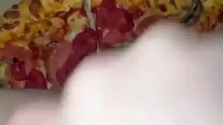 البيتزا الإناث الاستمناء على الغذاءغريب الوثن العربية الهواة في لوس انجليسيريد بي بي سيالولايات المتحدة الأمريكية