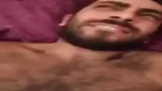 الرجل التركي بالإصبع فتاته