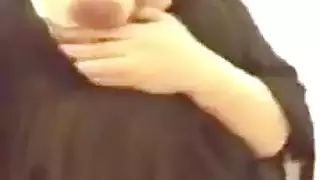 العربية الساخنة تجشيد مع ثديها الضخمة