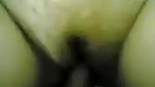 الفاجره تلعب فى كسها اوى وتقول لعشيقها حطه بقا انا كسى ولع وينيكها ويفشخها
