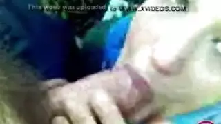 مراهقة عربية تمص قضيب مثل شرموطة