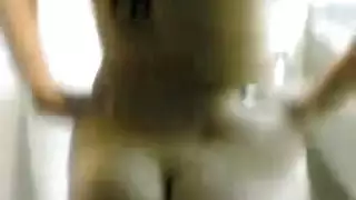 موقع عربي لصديقها في الحمام