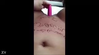 فتاة عربية تلعب مع دسار