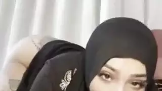 العربية المشاغب تلعب مع دسار في رمضان ياسمينة خان