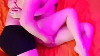 الاستمناء الساخن من كس أخت الملصق