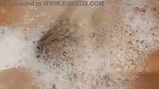 أخت ساخنة مدبوغة في الحمام بعد إجازة في تركيا