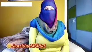 الشرق الأوسط حجاب الفتاة العربية المسلمة مع الثدي الكبيرة في تسجيل كام نوفمبر