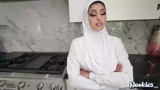 فتاتان محجبتان تمارسان الجنس - سكس مترجم
