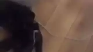 فتاة تسقط سراويلها الداخلية لحبيبها التركي