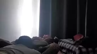 الوفاء برغبتها: الزوج يبلل ووحشية