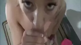سكس مترجم تحسس بزاز أختي المنحلة وهي بتغسل ملابسها