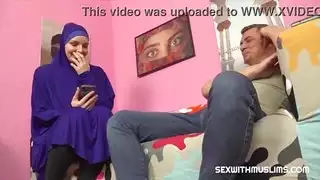 فاتنة حلوة في الحجاب تستخدم لممارسة الجنس