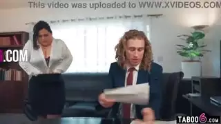 سميكة مكتب الكلبات سارة العربية وكارلا لين حصة زعماء الديك