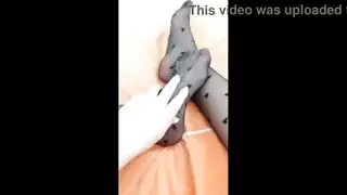 تدليك القدم في لباس ضيق