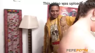 لديها ساق مكسورة لكنها تفكر في ديك
