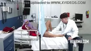 زوجة عربية تسمح للطبيب بتلقيحها |