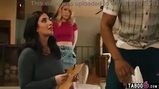 زوجة عربية مفلس ثنائية التوجه الجنسي تريد الطلاق من زوجها الأسود