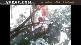 مغربي ينيك صديقته في طيزها في الغابة