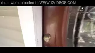 الأظافر الشاب يصبح حميما مع زوجة الأب: كوكو فاندي وهيلانة برايس