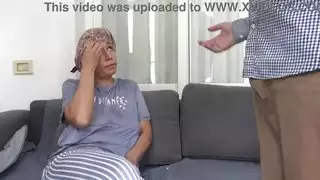 خادمة تنظيف تركية لا تخاف عندما يطلب منها جندي أمريكي تنظيف قضيبه الكبير