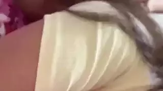 ألقي القبض على زوجتي العربية شارموتا التي ترسل صورًا عارية إلى صديقها عندما تكون في المنزل وحدها وتطلب مني أن أضع ديك في مؤخرتها الكبيرة