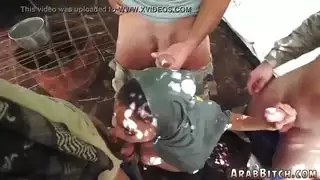 الملاعين العربي امرأة بيضاء وبيتي المنزل بعيدًا عن المنزل بعيدًا عن المنزل