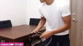 أقوم بإغواء مدربي الشخصي وينتهي بي الأمر بمضاجعته