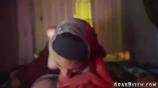 الفتاة المسلمة تمدحها وذات شابة عربية في سن المراهقة