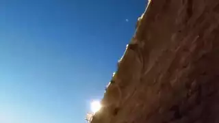 اصطياد الأزواج سخيف على الشاطئ – إنها تريد مني الانضمام!