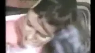 الممثلة التركية مشهد السيارة في الهواء الطلق