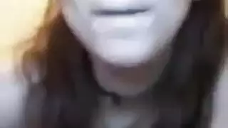فتاة تركية تظهر الثدي والرقصات على المنظار