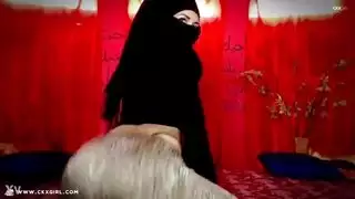 في على كاميرا الويب |