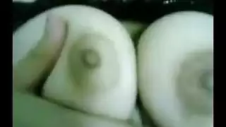 عماد بيلعب للبوه فى كسها تهيج يقوم يركبها ويعشر كسها الفاجر