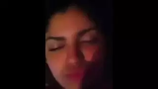 سمر الهايجه مبهدله نفسها لعب وتفريش وحك لغاية ما كسها ولع