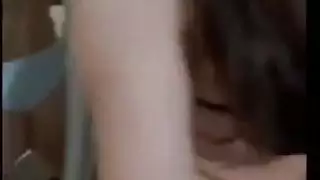 فتاة متعرجة ترقص على الهواء التركي