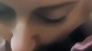 زوجة محجبة ترضع الزب في السيارة