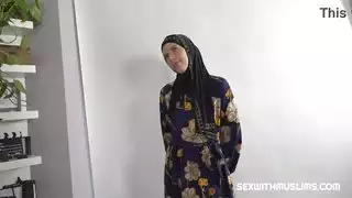 مثير هولي مولي في الحجاب تريد بعض الصور