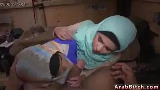 الخادمة الأندونيسية العربية والفرنسية عملية الهرة تشغيل!