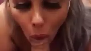 اللبوه سهام استاذة مص حلبتله زبره واحلى منيكه وشرمطه وفجر