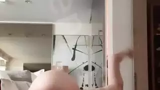 إذا نظرت عن قرب يمكنك إلقاء نظرة خاطفة على فرجي